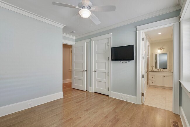 Building Photo - 5br Bethesda Home for Rent