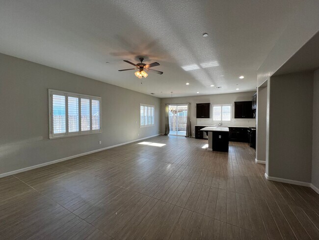 Building Photo - Beautiful 3 Bed, 2 Bath home in highly des...