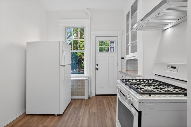 Building Photo - 42 Duer Pl