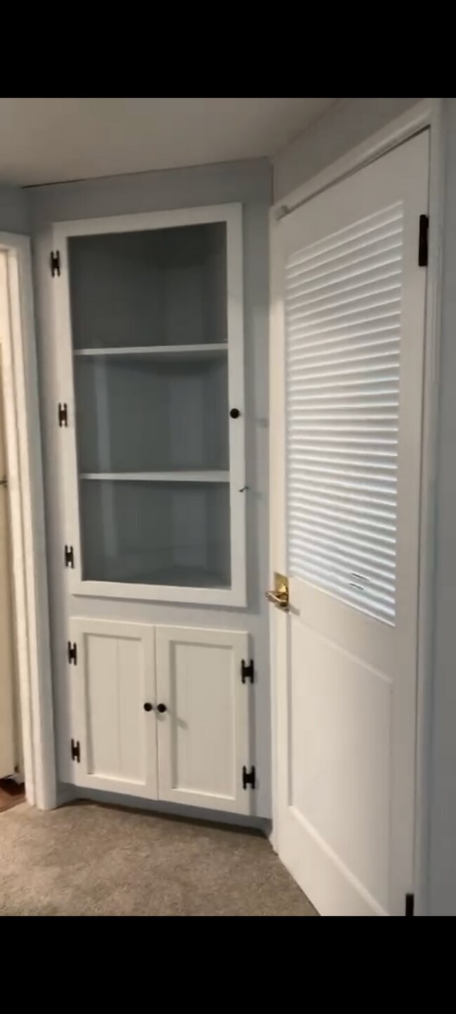 Building Photo - 12827 Glenwood Ave SW