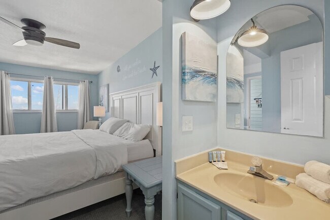 Building Photo - 8743 Thomas Dr