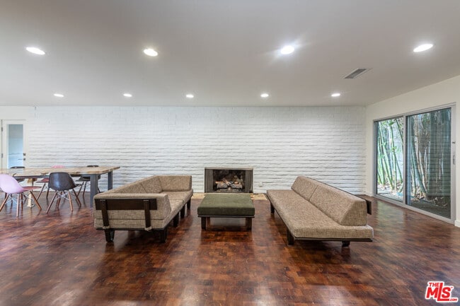 Building Photo - 12931 Valleyheart Dr