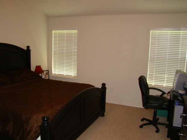 Building Photo - 4 Bedrooms - Moore Schools - Open Plan