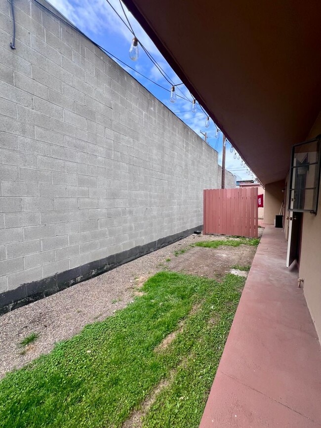 Building Photo - 4326 1/2 SWIFT AVENUE-