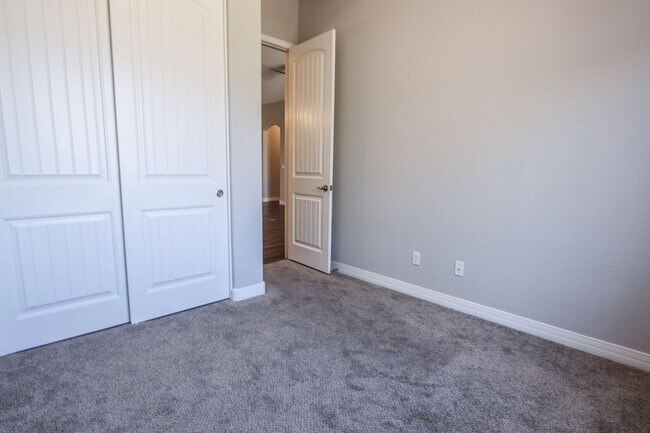 Building Photo - Granville - 3 bedroom home