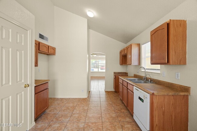 Building Photo - 4089 Tierra Bronce Dr