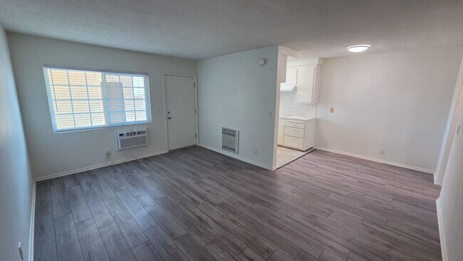 Building Photo - 856 N Euclid St