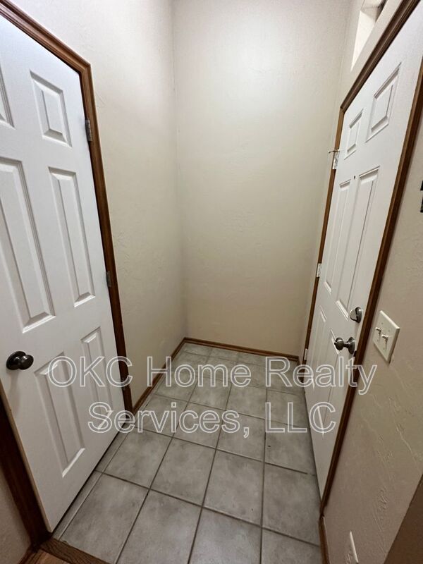 Building Photo - 1306 SW 25th Street