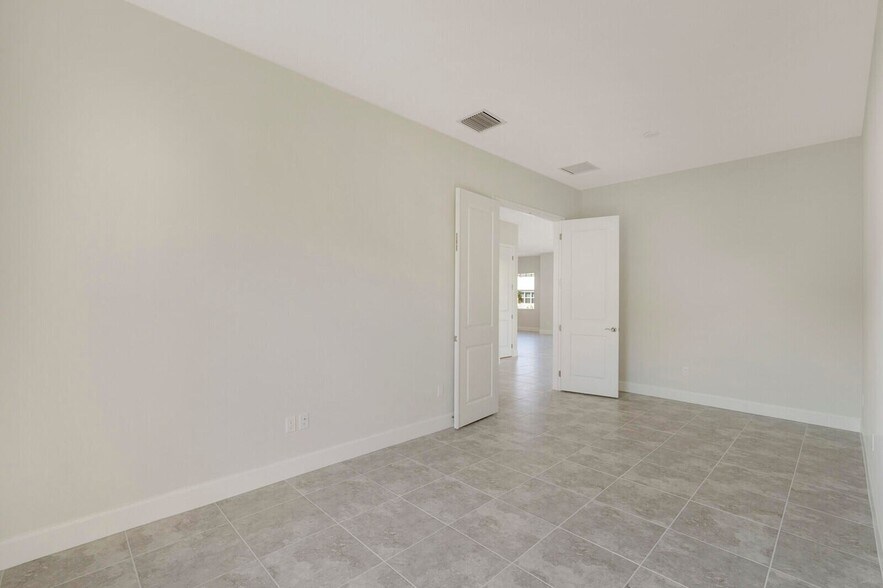 Building Photo - 14959 Redcove Pl