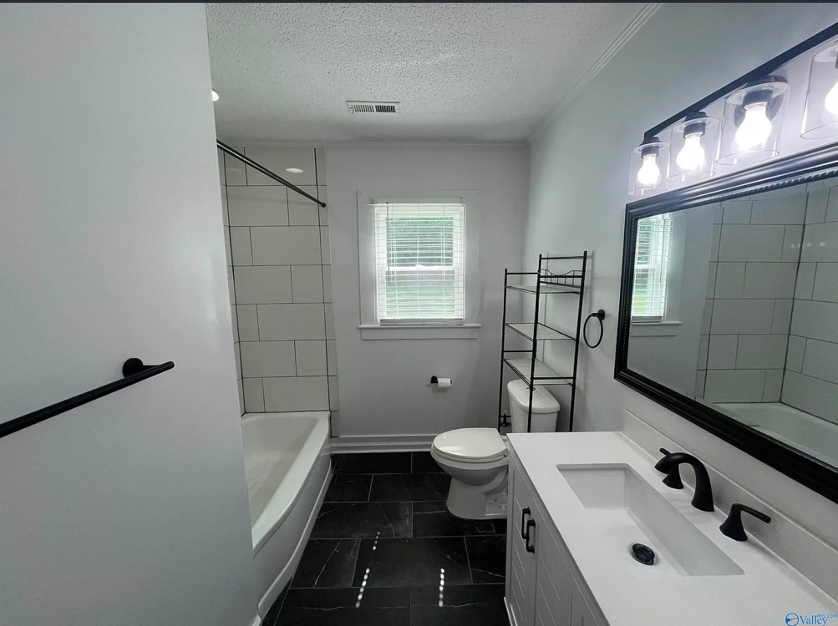 Bathroom - 1208 Barkley St SW