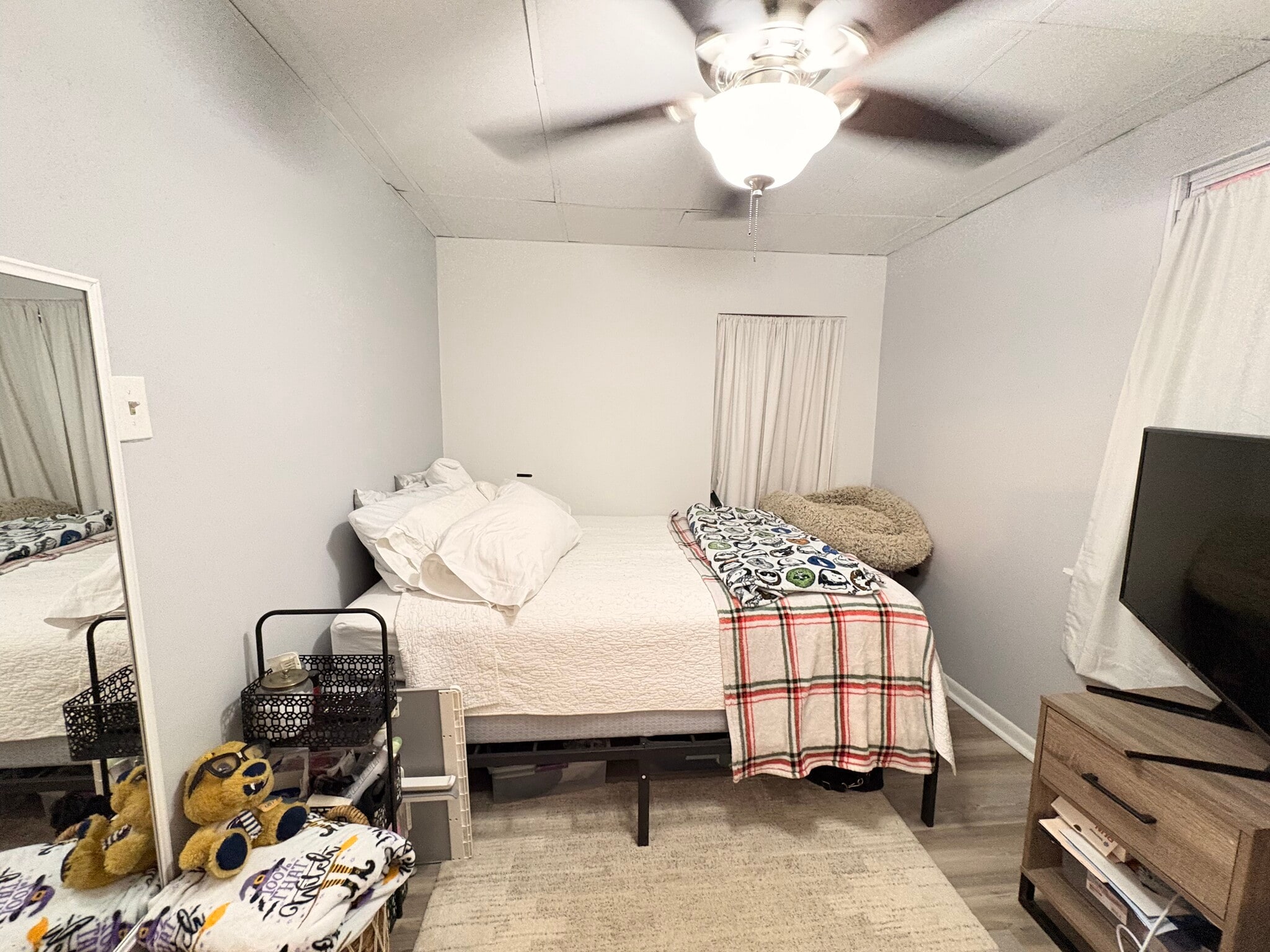 Building Photo - 5807 Hobart St