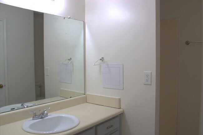 Building Photo - 1007 Kinsey Dr SE