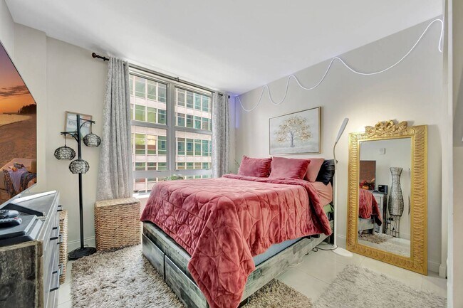 Building Photo - 111 E Flagler St