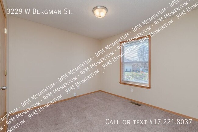 Building Photo - 3229 W Bergman St