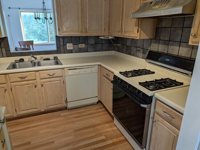 Building Photo - 843 E Princeton Cir