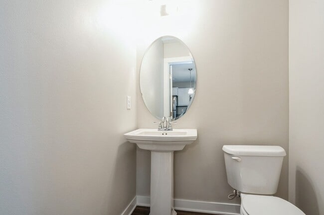 Building Photo - TERRIFIC LOCATION!!  2 Bedroom, 2 Bathroom Townhome in Ankeny