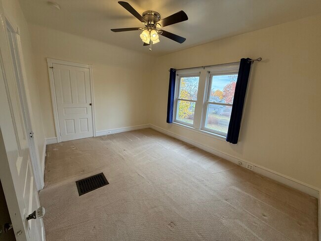 Building Photo - 860 Church St