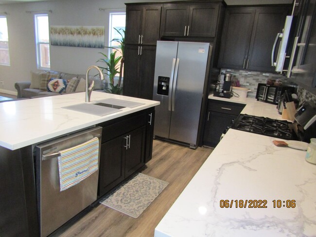 Building Photo - Beautiful Newer Two Story Home in The Gate...