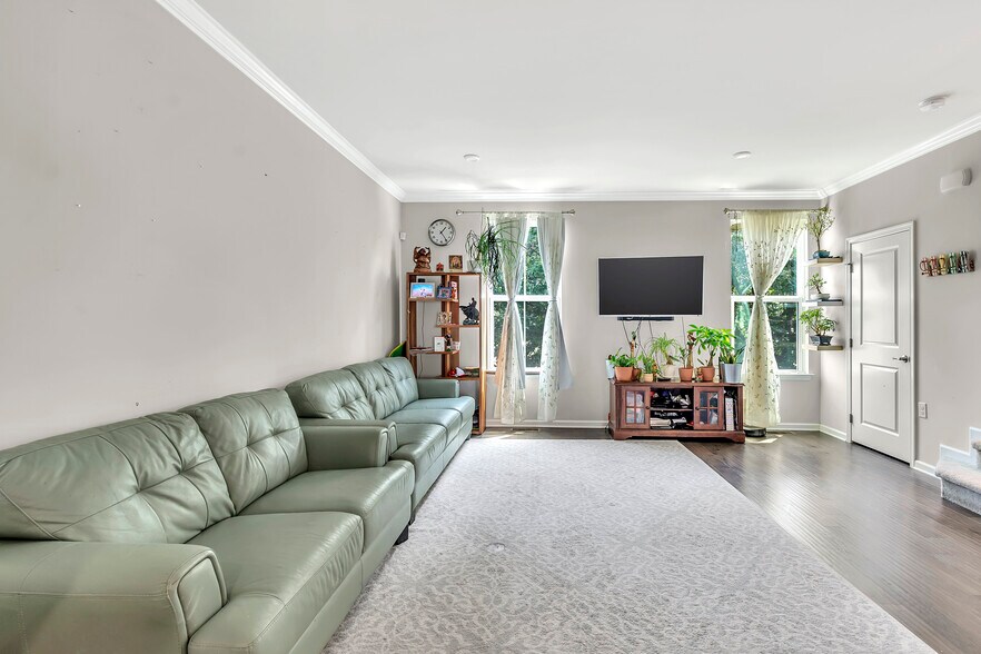 Building Photo - 605 Bayside Ct