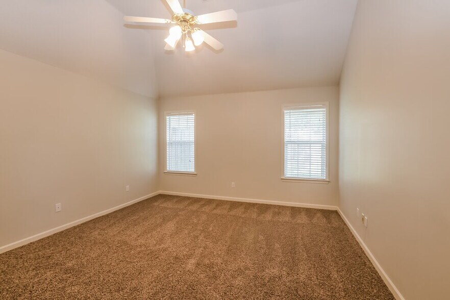 Building Photo - 5041 Thornebrook Cove