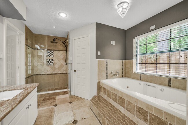 Building Photo - 5147 Beechnut St