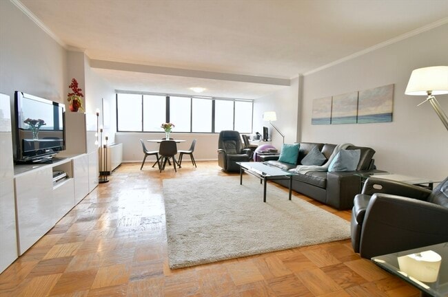 Primary Photo - 6 Whittier Pl