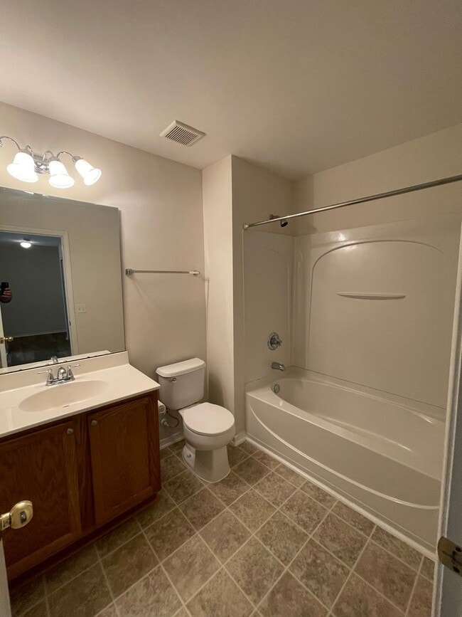 Building Photo - 4 BEDROOM IN GODLEY PARK- POOLER