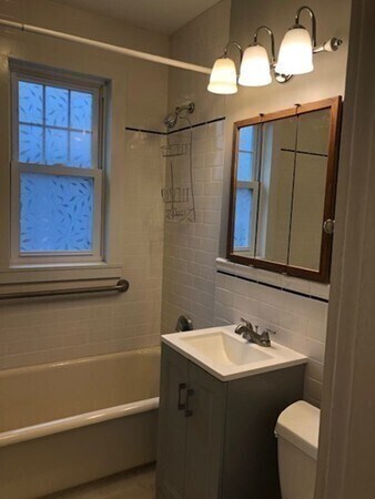 Building Photo - 35 Mendelssohn St