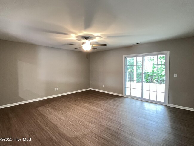 Building Photo - 2708 Jefferson Dr