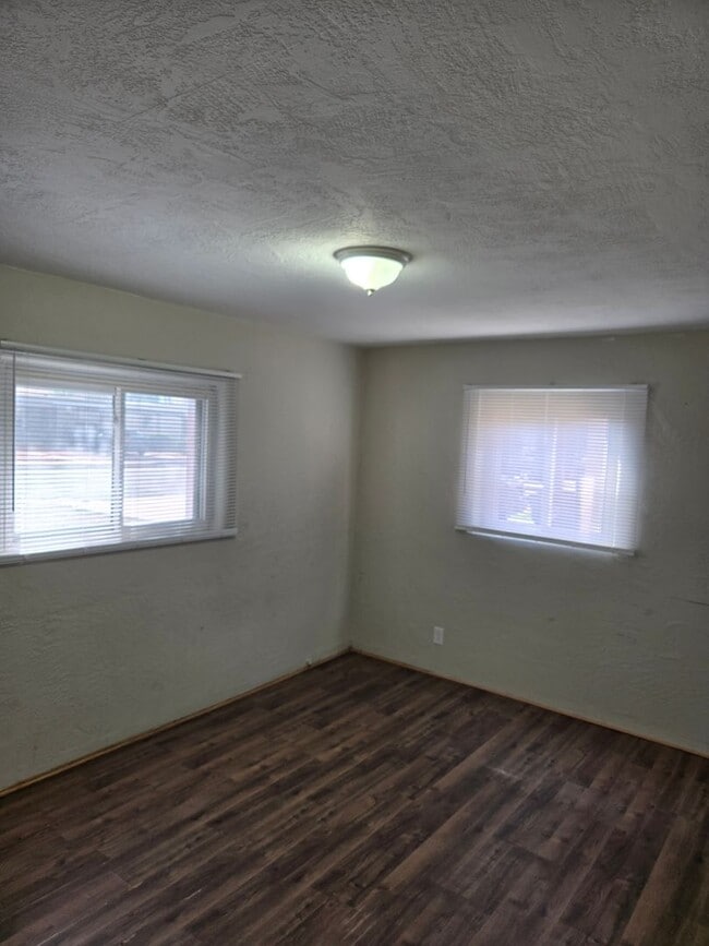 Building Photo - A must see if you're looking for more livi...