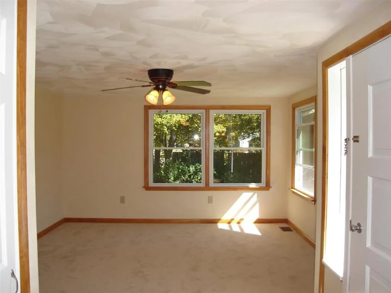 Building Photo - 27 Elm St