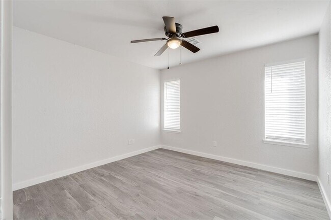 Building Photo - 2704 NW 115th St