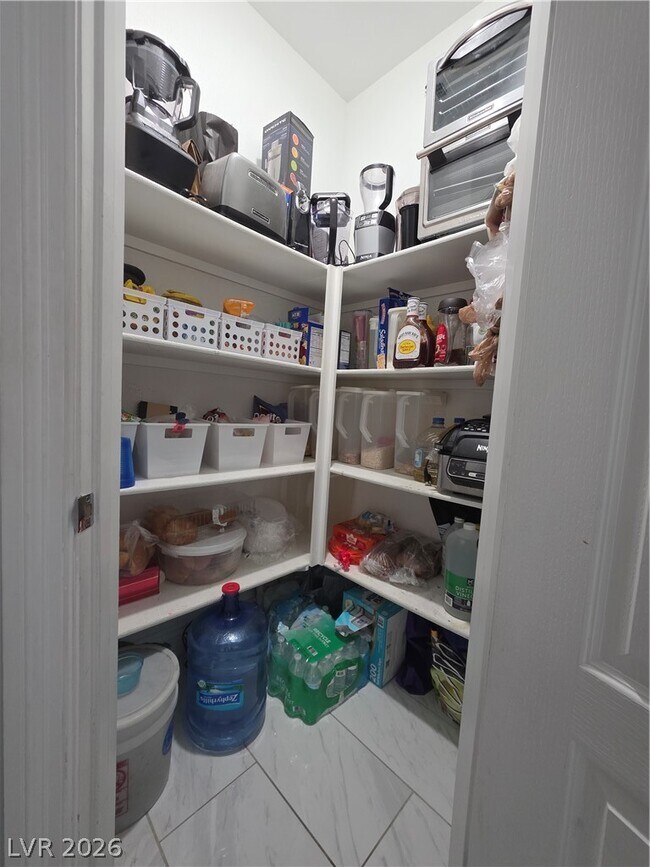 Building Photo - 7180 N Campbell Rd