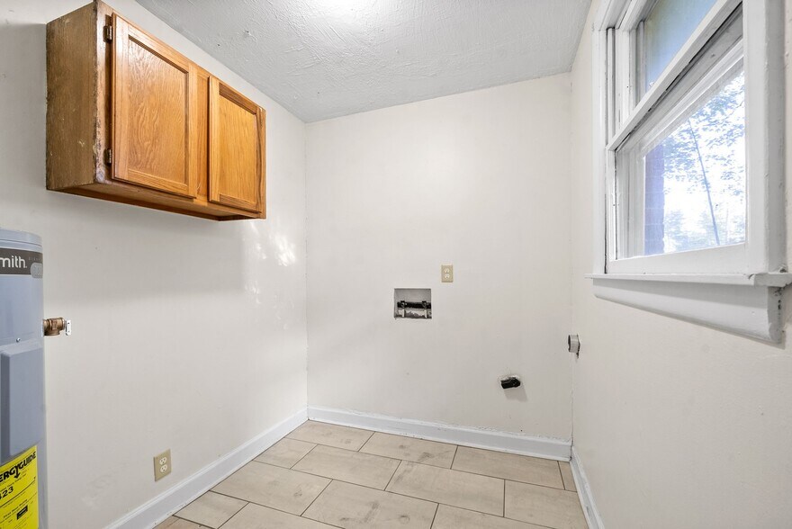 Building Photo - 1509 Nichols Dr