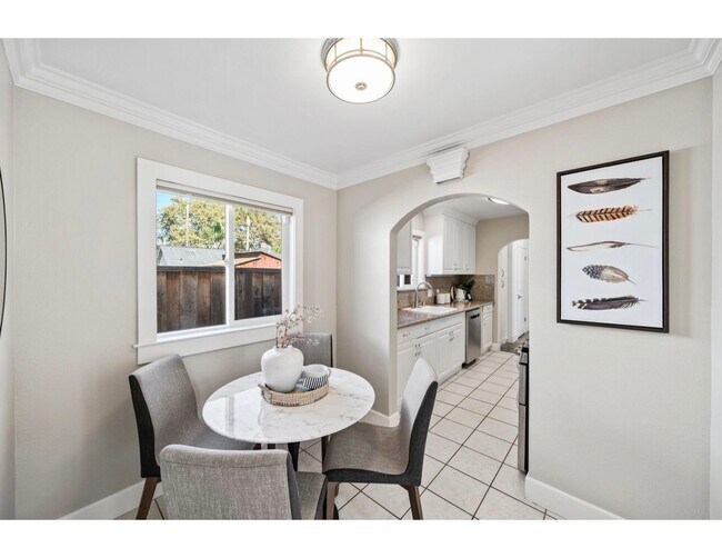 Building Photo - 674 E Julian St