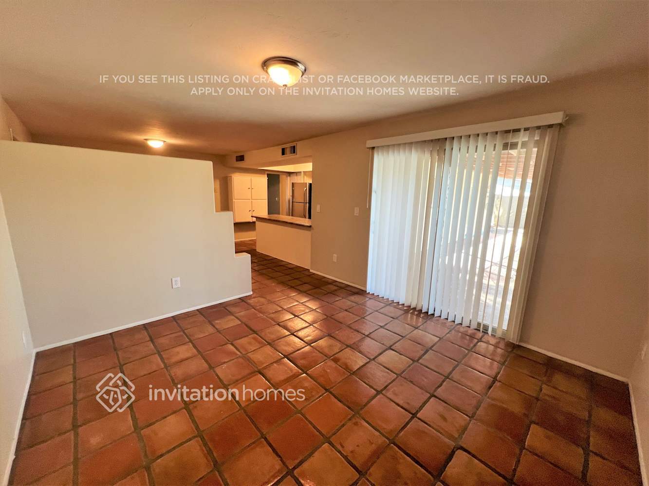 Building Photo - 3241 E Sunnyside Dr