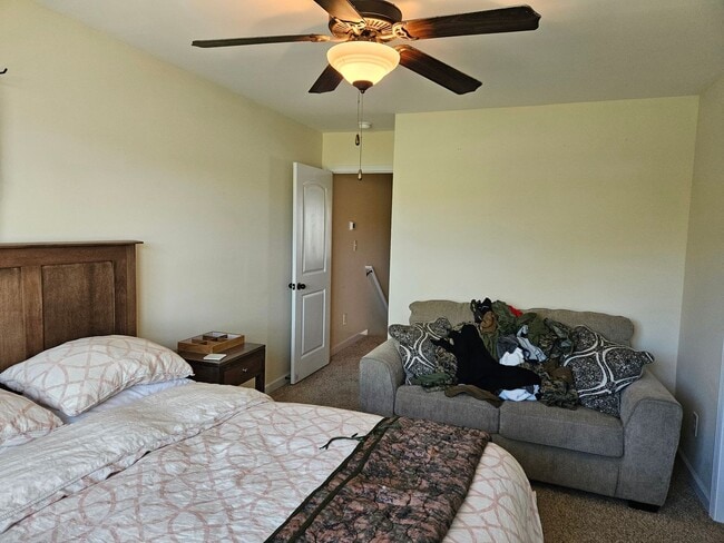 Building Photo - 2 bedroom, 2.5 bath unfurnished end unit townhouse in Sneads Ferry Justice Farm Townhome community