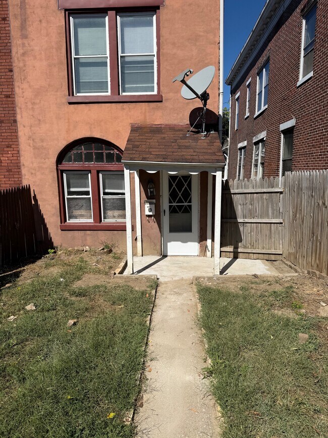 Building Photo - 1837 Spencer St