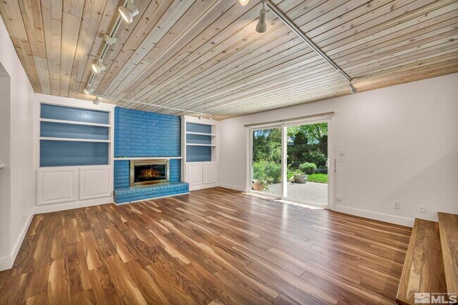Building Photo - 840 Twin Pines Rd