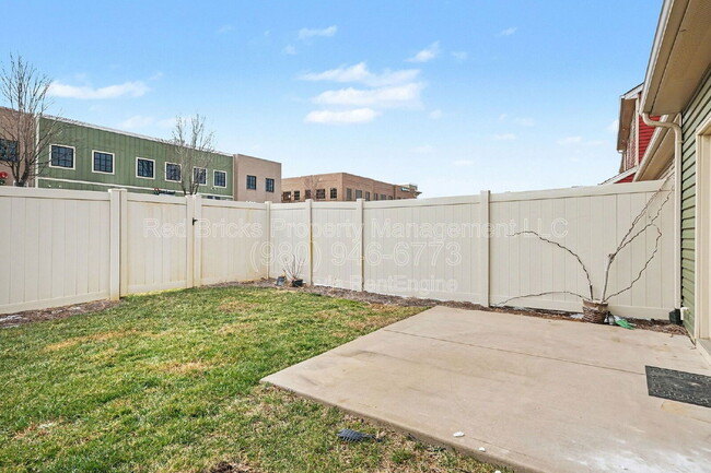 Building Photo - 727 Dynamo St NW