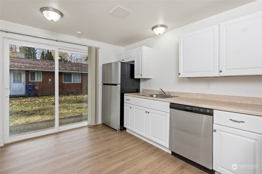 Building Photo - 1521 E 38th St