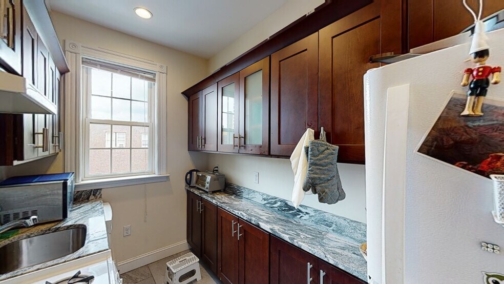 Building Photo - 133 Glenville Ave