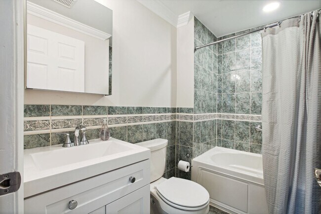 Building Photo - Move In Special! Logan Circle/ Dupont! Available Now! High End // 2 Bedroom / 2 Bathroom Condo