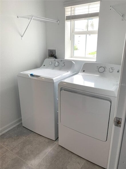 Building Photo - 1926 Niagra Dr