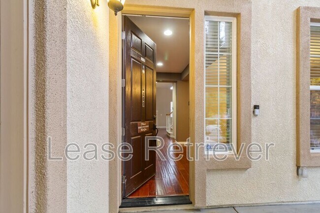 Building Photo - 265-269 S Sonrisa St