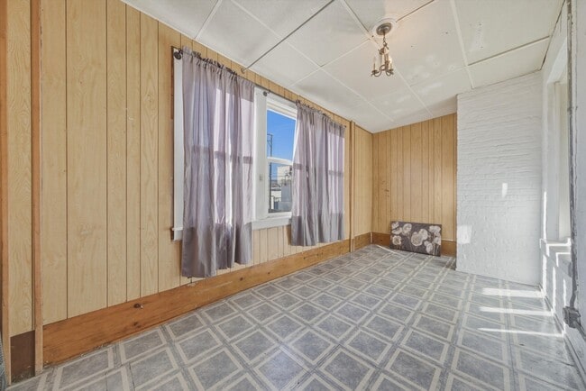 Building Photo - 1140 N Lawndale Ave