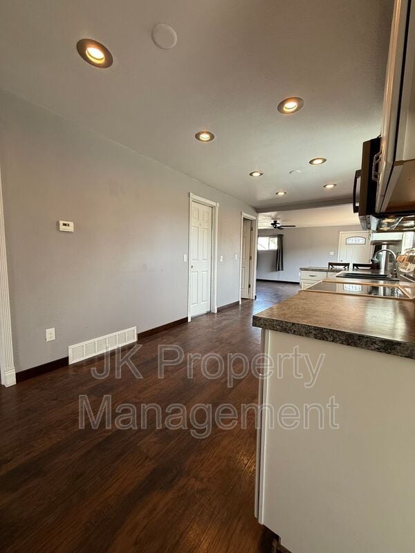 Building Photo - 3625 2nd Ave N