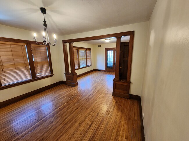 Building Photo - 409 Grove St