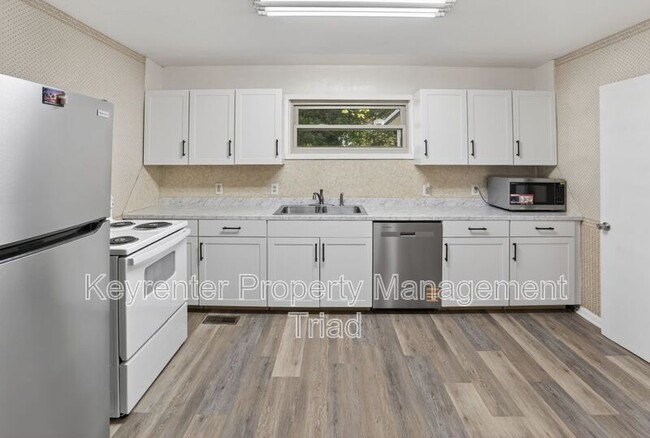 Building Photo - 402 Rand Blvd