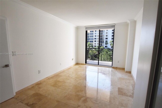 Building Photo - 540 Brickell Key Dr